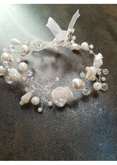 Дизайнерска Гривна за булка с бели перли и кристали Сваровски White Roses by Rosie