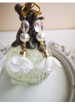 Обици с цветя, Сваровски кристали и перли в бяло White Lilly