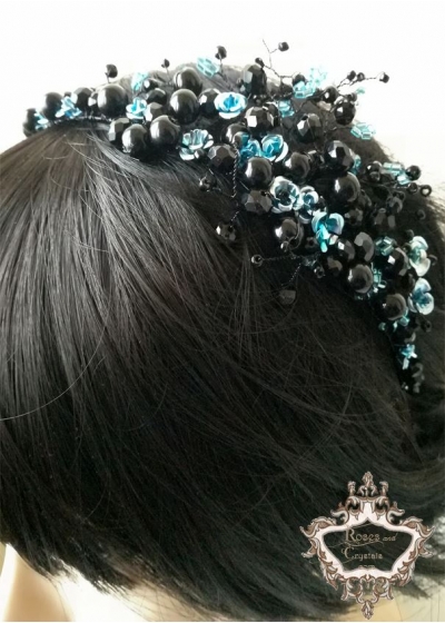 Асиметрична диадема за коса с перли и кристали в черно и тюркоаз Blue Roses