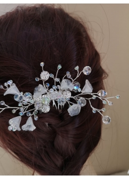 Нежно сватбено гребенче - украса за коса с Кристали Сваровски модел Lilly of the Valley mini Цвят бяло