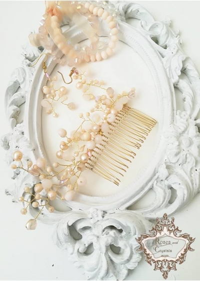 Комплект гребен- украса за коса, обици и гривни в цвят праскова Garden Blush